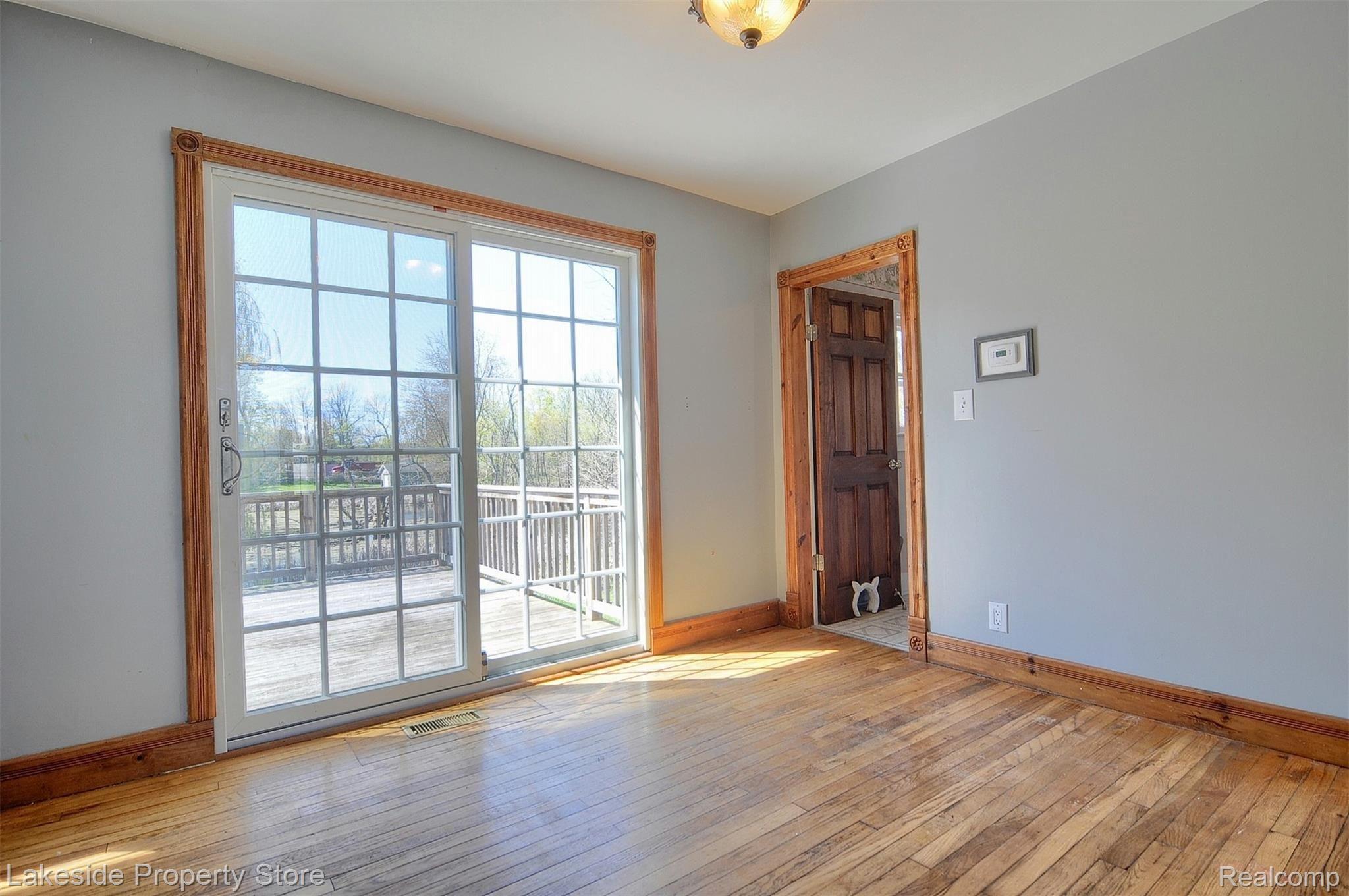 604 Main Street Fenton, MI 48430 - Photo 4 of 19 6-Dining Room.jpg
