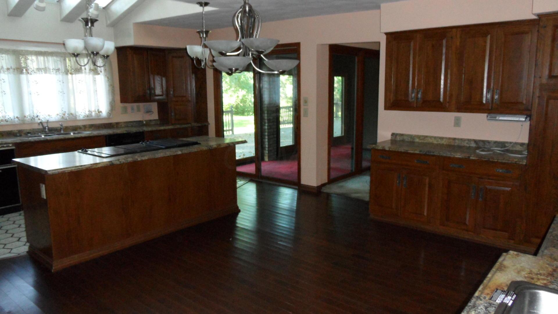 4929 Etna Road Columbus, OH 43213 - Photo 10 of 42