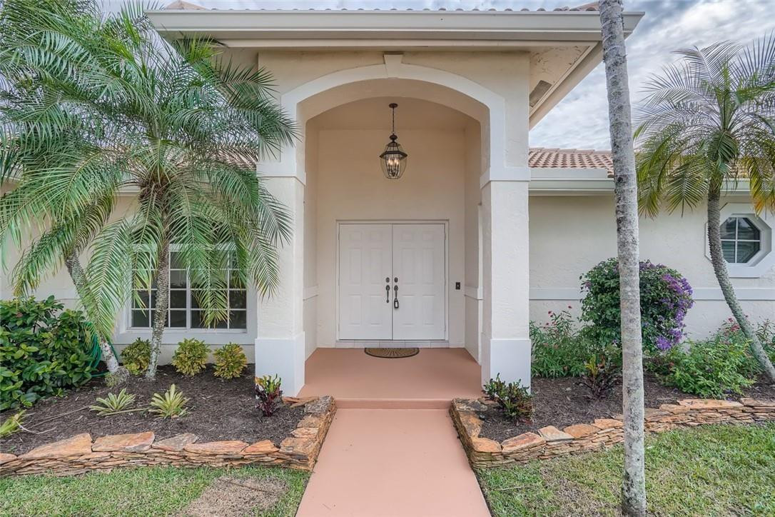 22806 Pinewood Court Boca Raton, FL 33433 - Photo 4 of 28 Entry