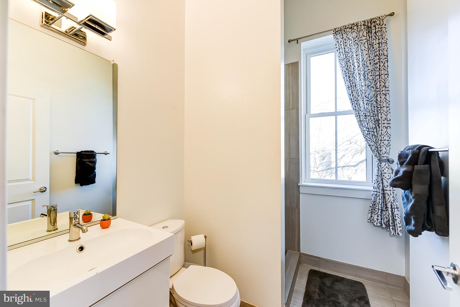 1101 S Street Northwest Washington, DC 20009 - Photo 23 of 48 Upstairs Full Bath