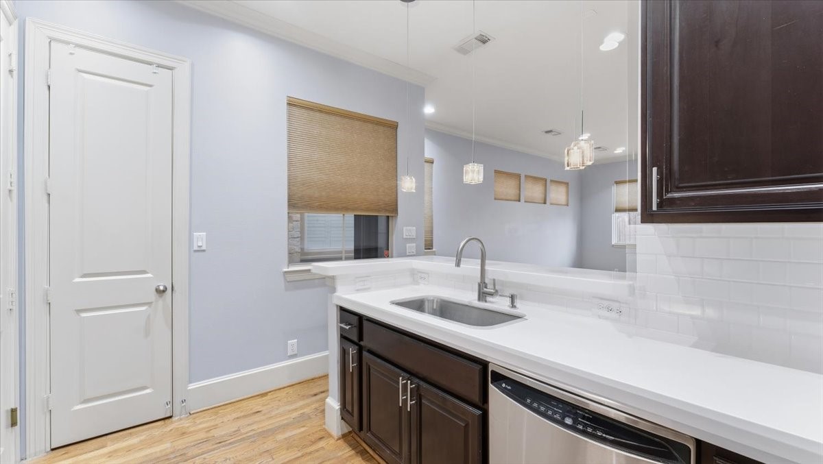 931 West 23rd Street, Unit I Houston, TX 77008 - Photo 17 of 48