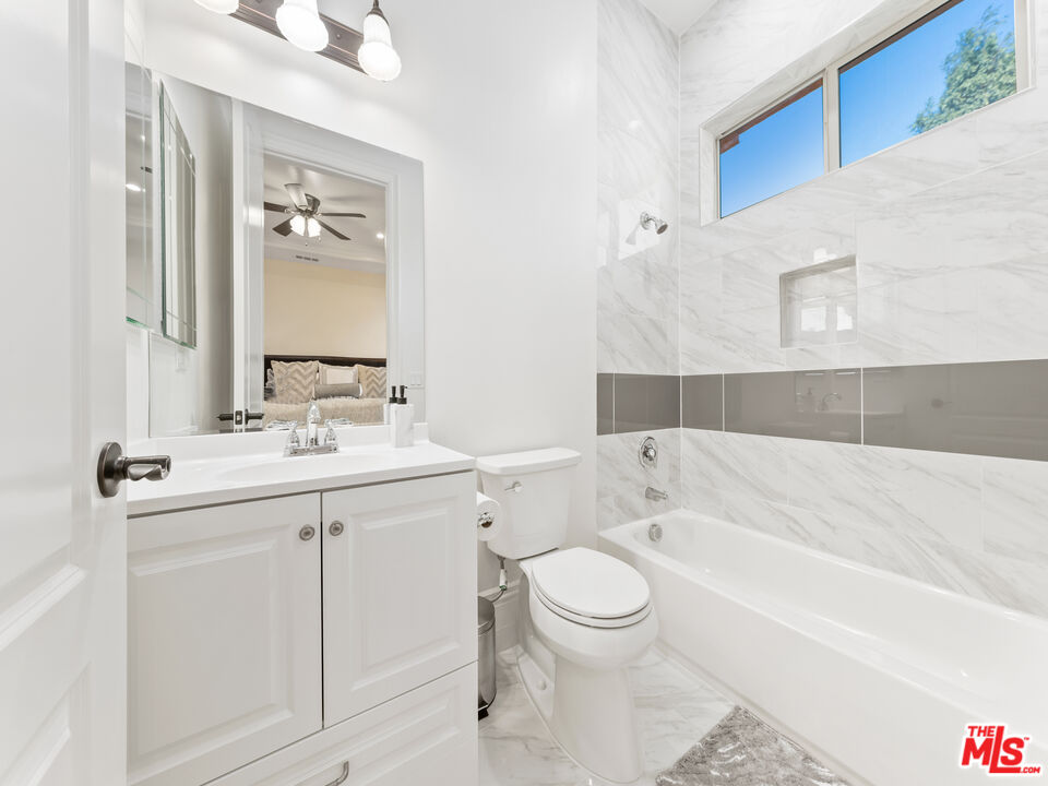 14420 Merlot Court Riverside, CA 92508 - Photo 43 of 57 a bathroom with a sink a toilet and bathtub