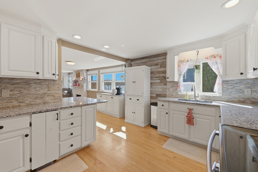 51 Spring Street Lunenburg, MA 01462 - Photo 6 of 42