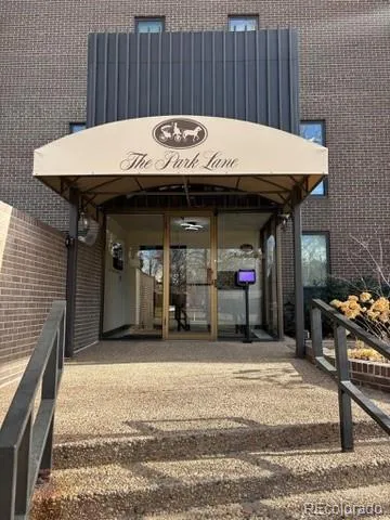 a view of a dinning table and chairs in the patio