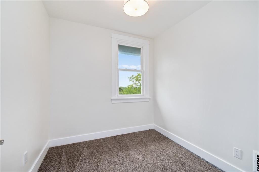 123 Bascom Avenue Pittsburgh, PA 15214 - Photo 23 of 32 3rd bedroom