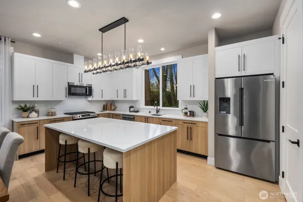 $1,579,950 | 5010 114th Avenue Northeast, Kirkland, WA 98033