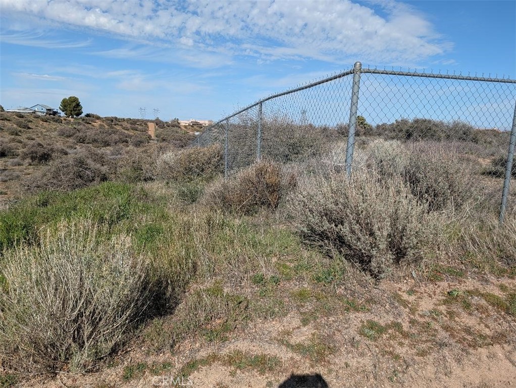 21 Atsina Road Phelan, CA 92371 - Photo 8 of 11 a view of a dry yard