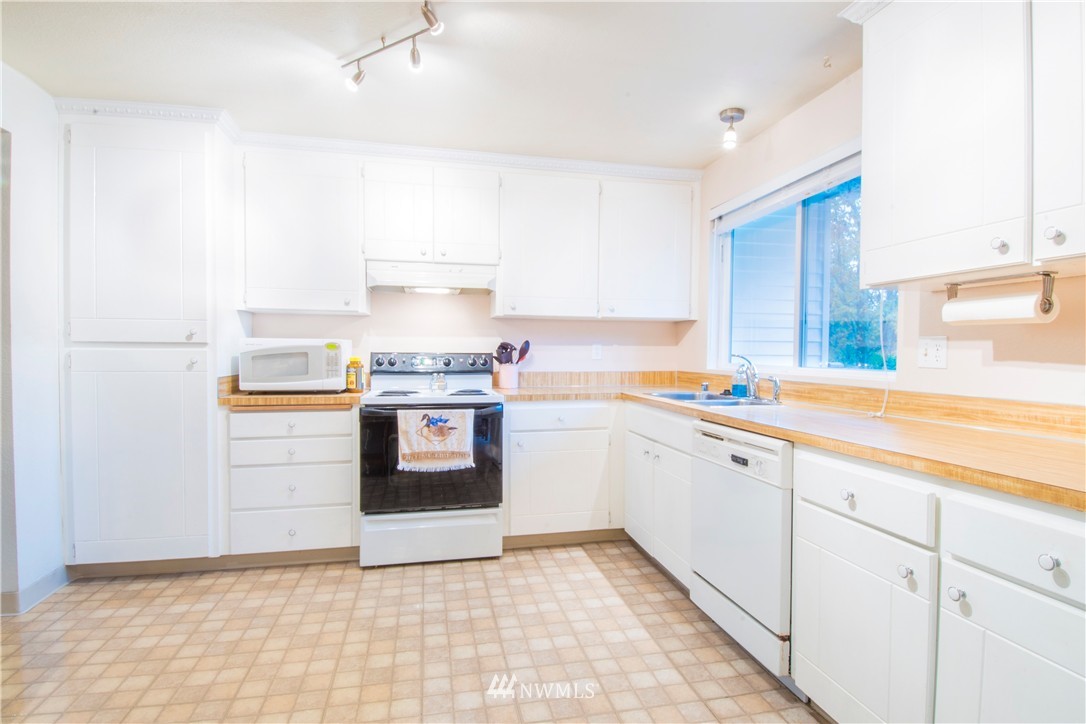 17412 Palomino Drive Bothell, WA 98012 - Photo 2 of 19