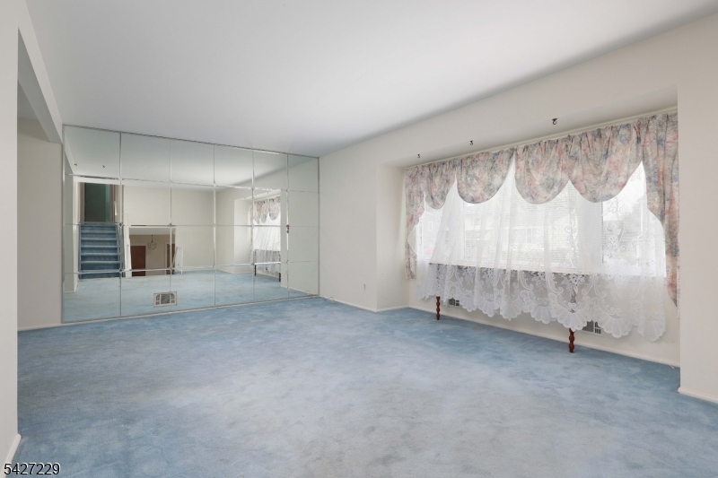 76 Harrison Street Clark, NJ 07066 - Photo 7 of 28