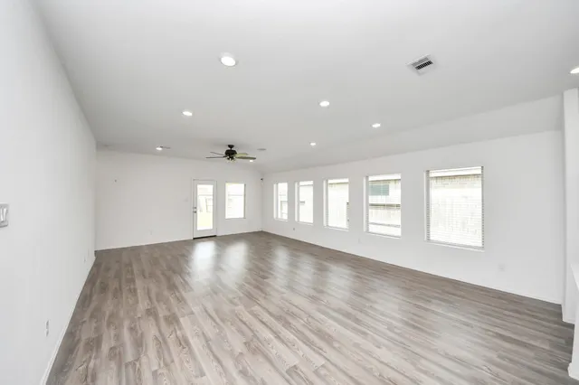 a view of a house with backyard and garden