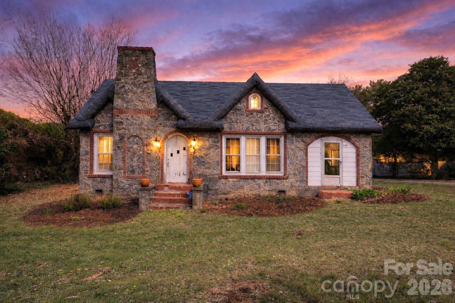 905 Conover Boulevard East Conover, NC 28613 - Photo 1 of 39 a front view of a house with garden