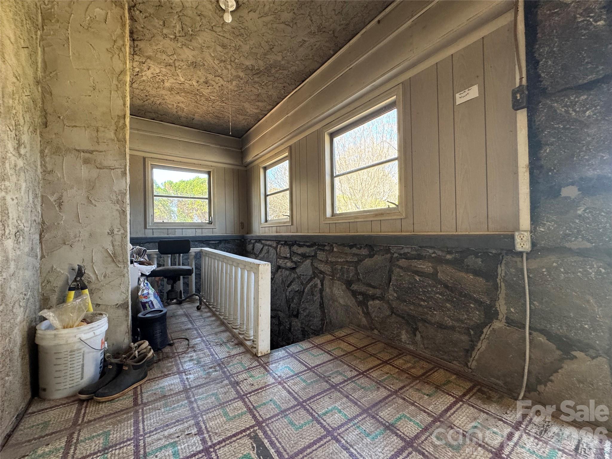 905 Conover Boulevard East Conover, NC 28613 - Photo 20 of 39 a bathroom with a sink and mirror