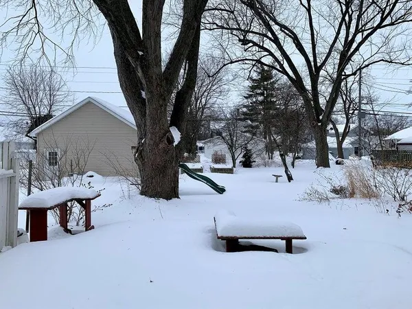 $2,300 | 930 Henry Street, Lake Geneva, WI 53147