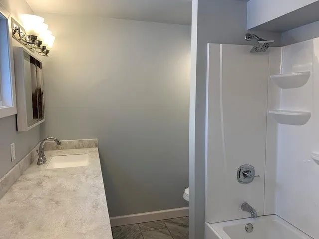 $2,300 | 930 Henry Street, Lake Geneva, WI 53147