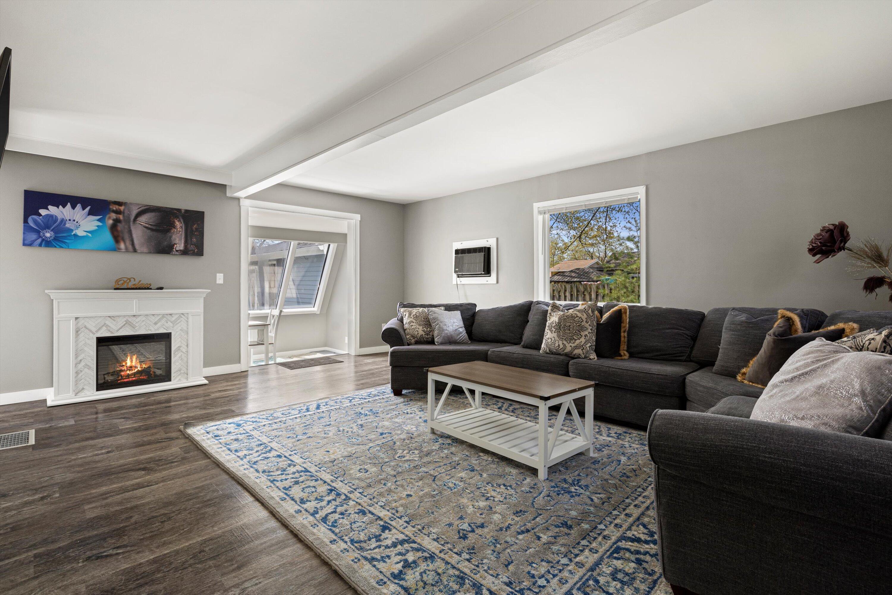 930 Henry Street Lake Geneva, WI 53147 - Photo 11 of 19 19-IMG_3018