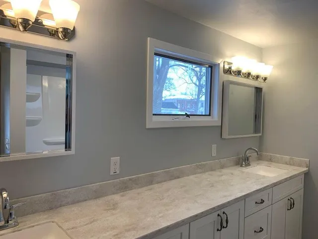 $2,300 | 930 Henry Street, Lake Geneva, WI 53147