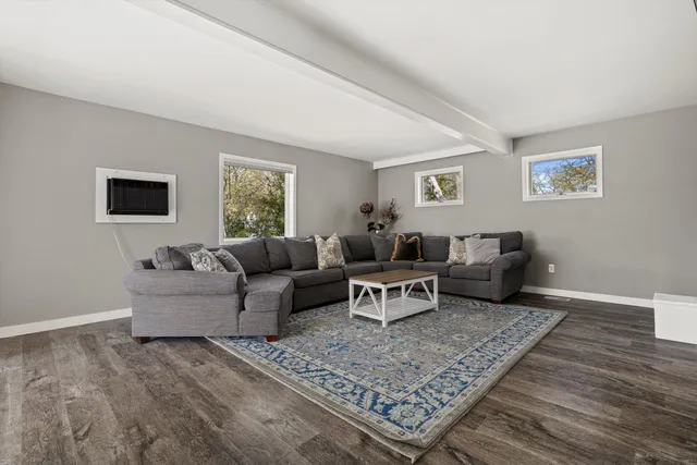 $2,300 | 930 Henry Street, Lake Geneva, WI 53147