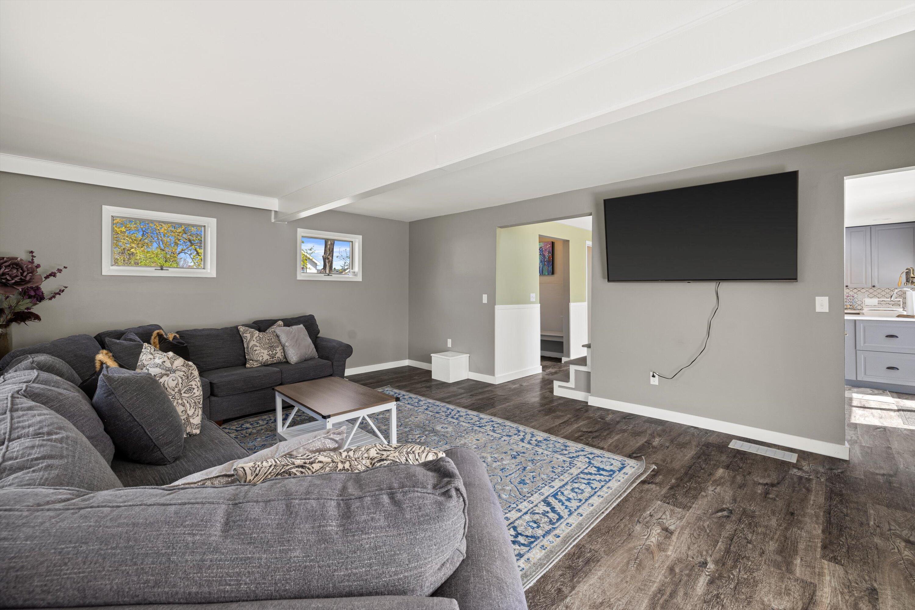 930 Henry Street Lake Geneva, WI 53147 - Photo 13 of 19 21-IMG_3039