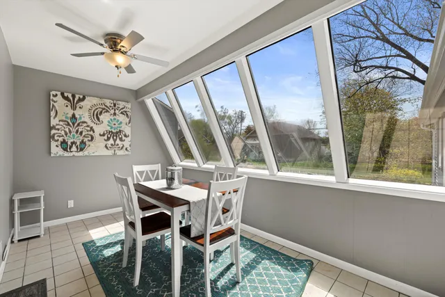 $2,300 | 930 Henry Street, Lake Geneva, WI 53147