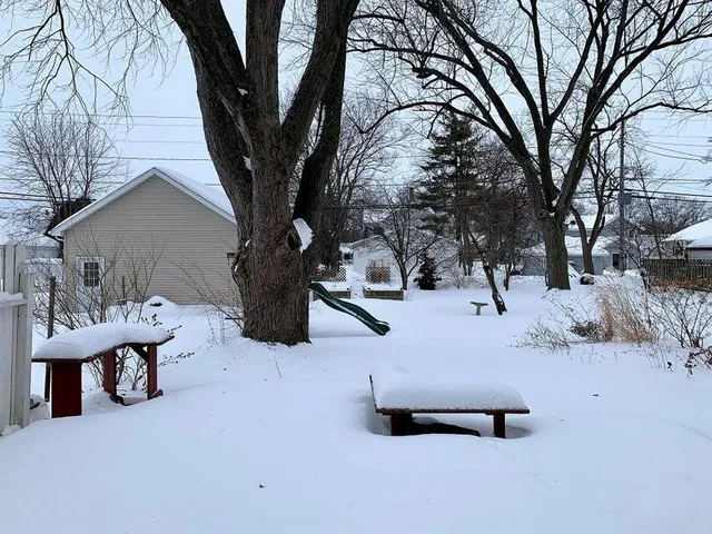 $2,300 | 930 Henry Street, Lake Geneva, WI 53147