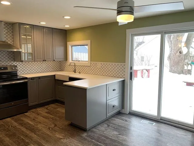 $2,300 | 930 Henry Street, Lake Geneva, WI 53147