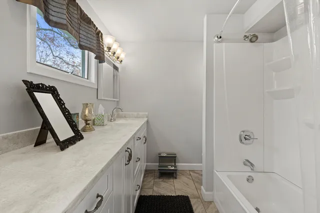 $2,300 | 930 Henry Street, Lake Geneva, WI 53147