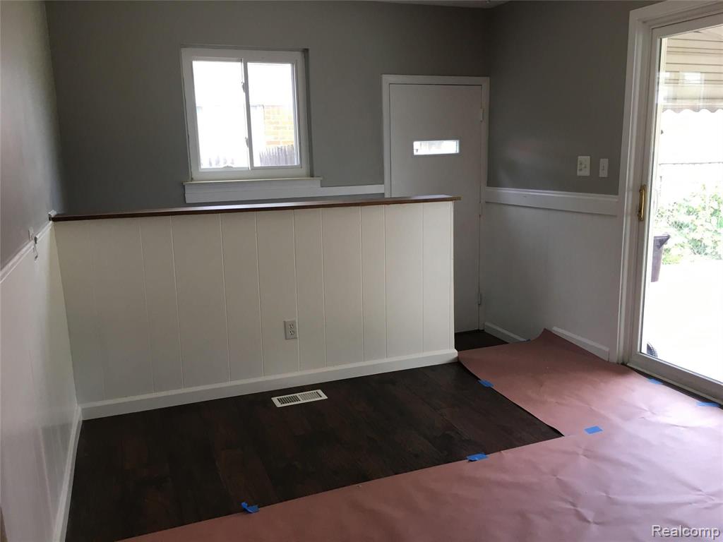 7238 Superior Street Center Line, MI 48015 - Photo 8 of 24