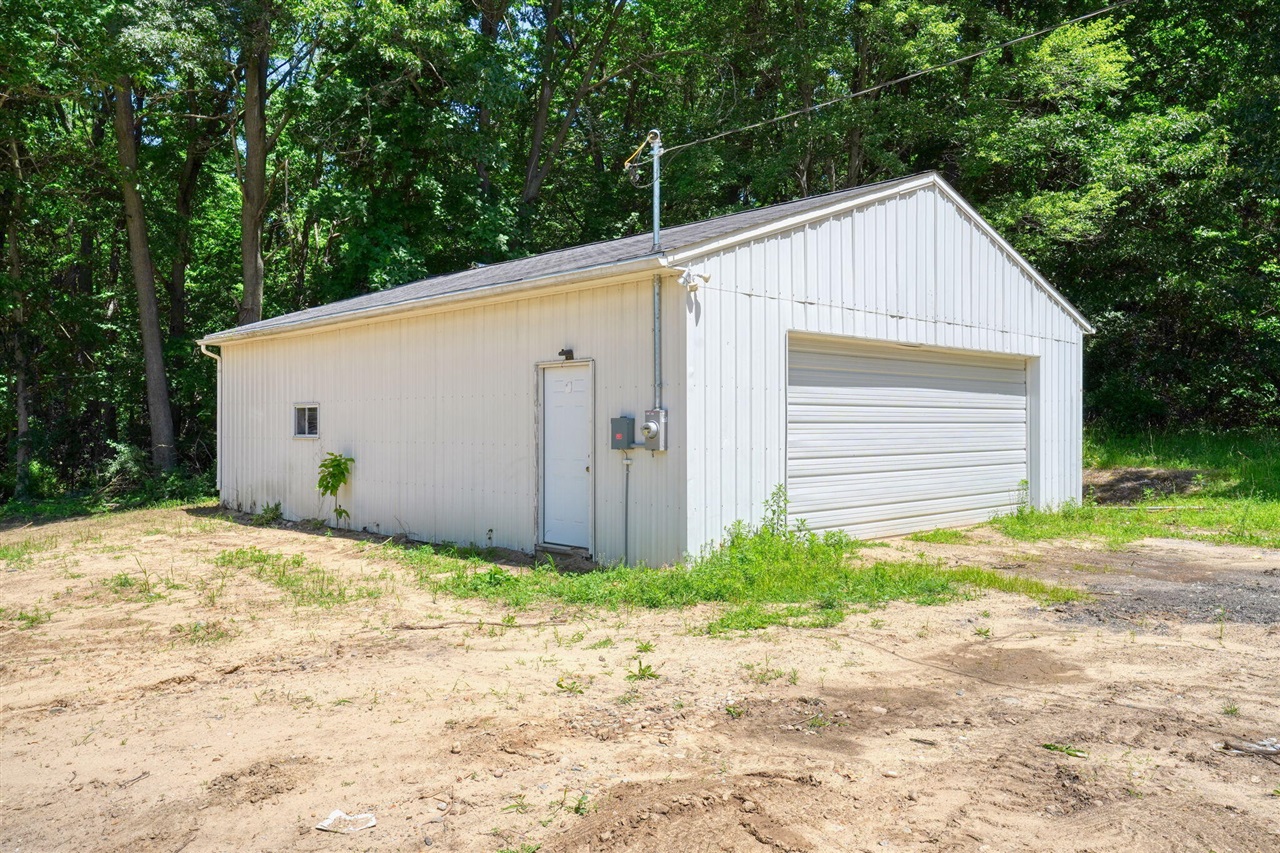 1823 North Sutton Road Jackson, MI 49201 - Photo 40 of 47 Gallery Image 40