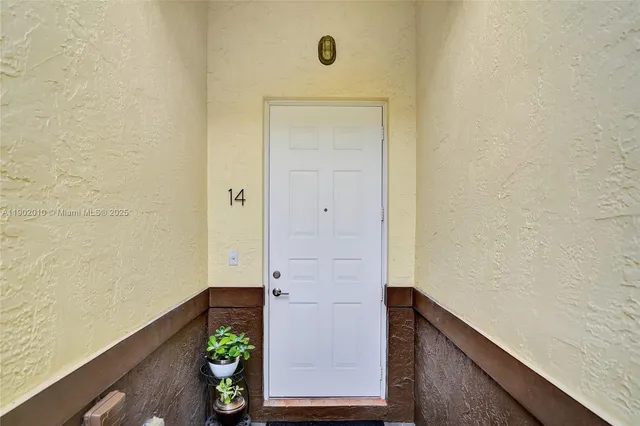 $450,000 | 518 North Federal Highway, Unit 14, Lake Worth, FL 33460