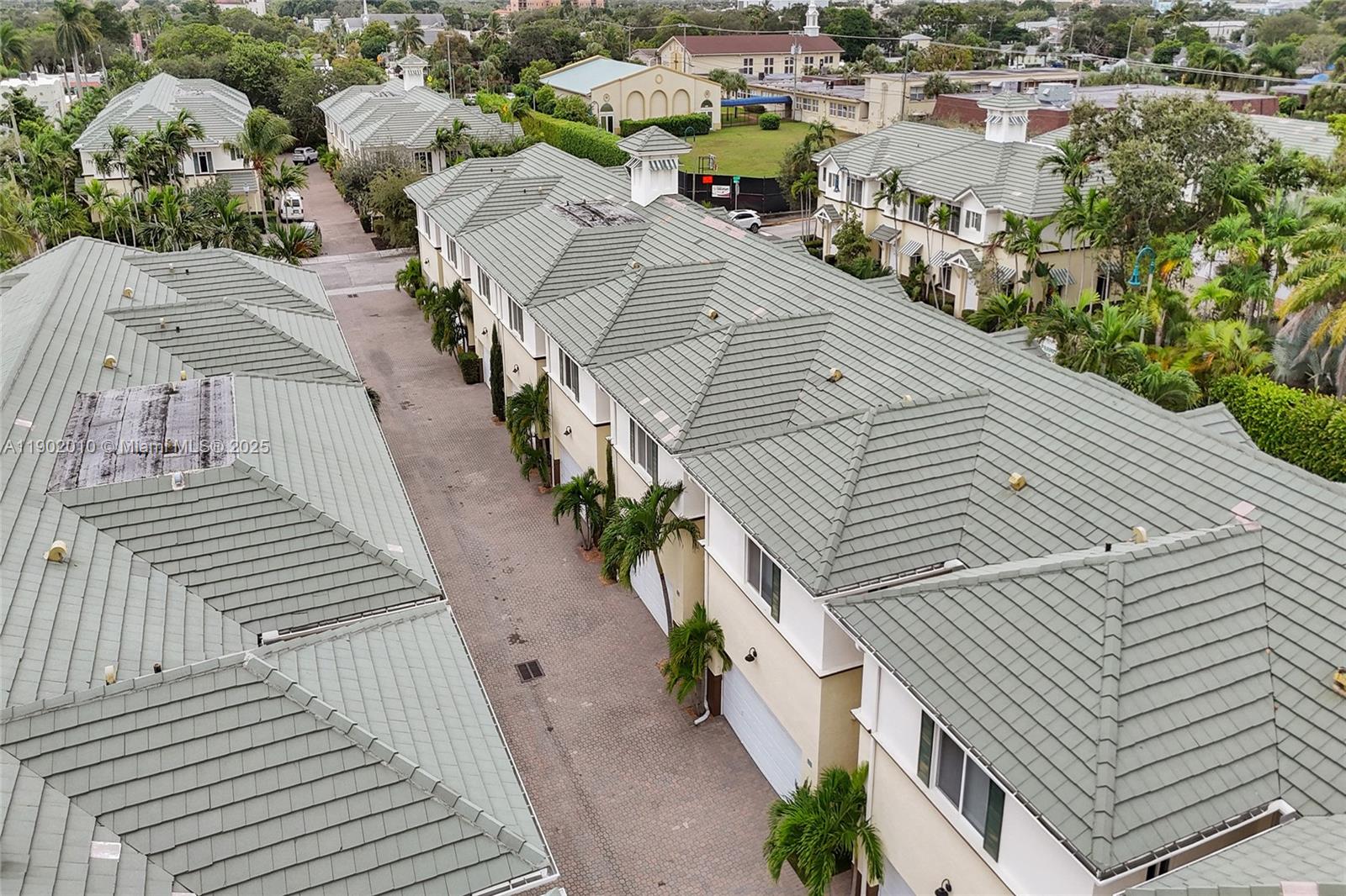 518 North Federal Highway, Unit 14 Lake Worth, FL 33460 - Photo 45 of 54 a view of a backyard with sitting area