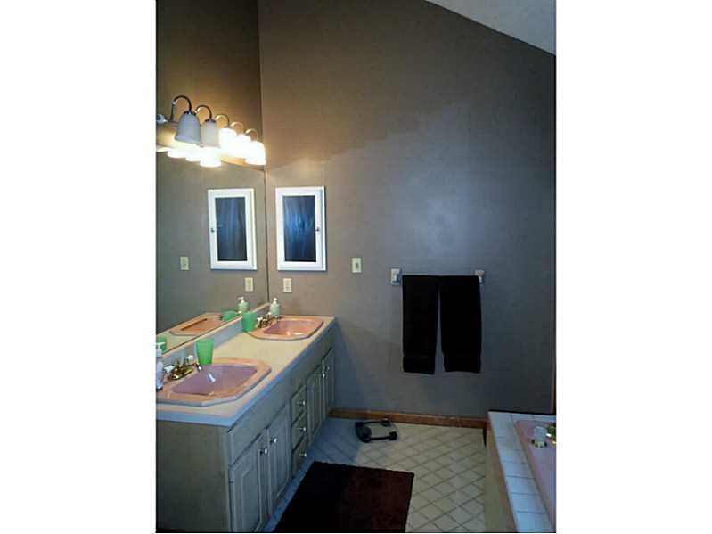 16 Doniport Road Economy, PA 15005 - Photo 14 of 22 Master Bath/Spa.