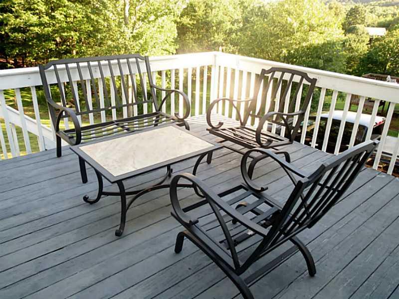 16 Doniport Road Economy, PA 15005 - Photo 3 of 22 Patio/Deck.