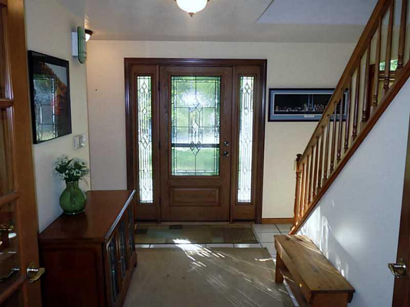 16 Doniport Road Economy, PA 15005 - Photo 4 of 22 Entry/Foyer.