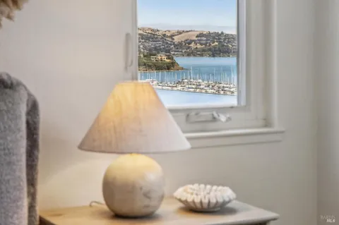 $1,300,000 | 220 Donahue Street, Sausalito, CA 94965
