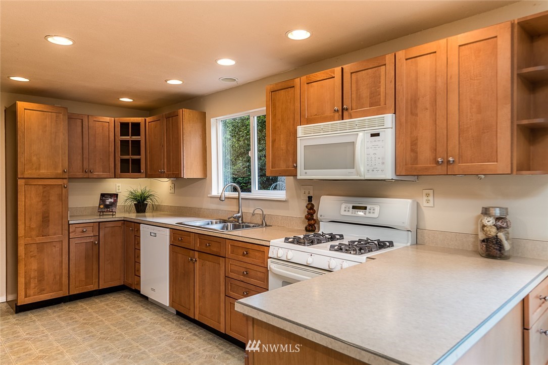 20926 46th Avenue Southeast Bothell, WA 98021 - Photo 2 of 24