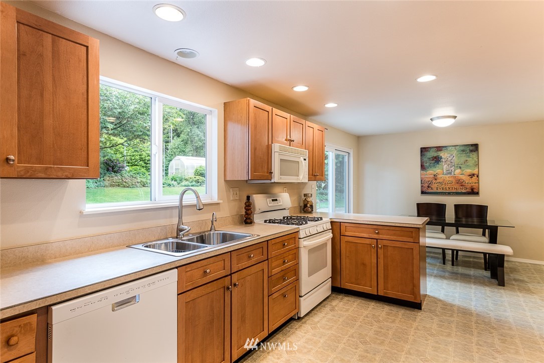 20926 46th Avenue Southeast Bothell, WA 98021 - Photo 3 of 24