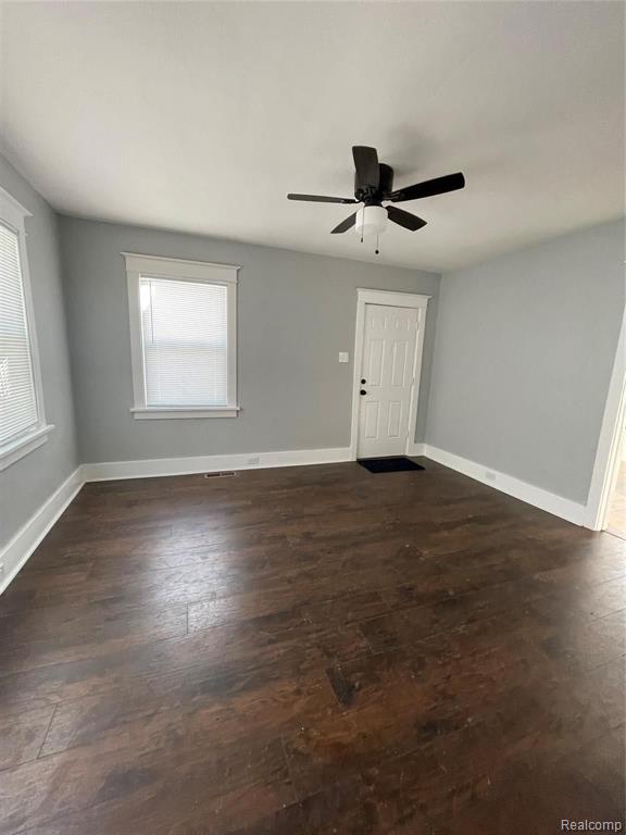 25 Kemp Street Pontiac, MI 48342 - Photo 4 of 7