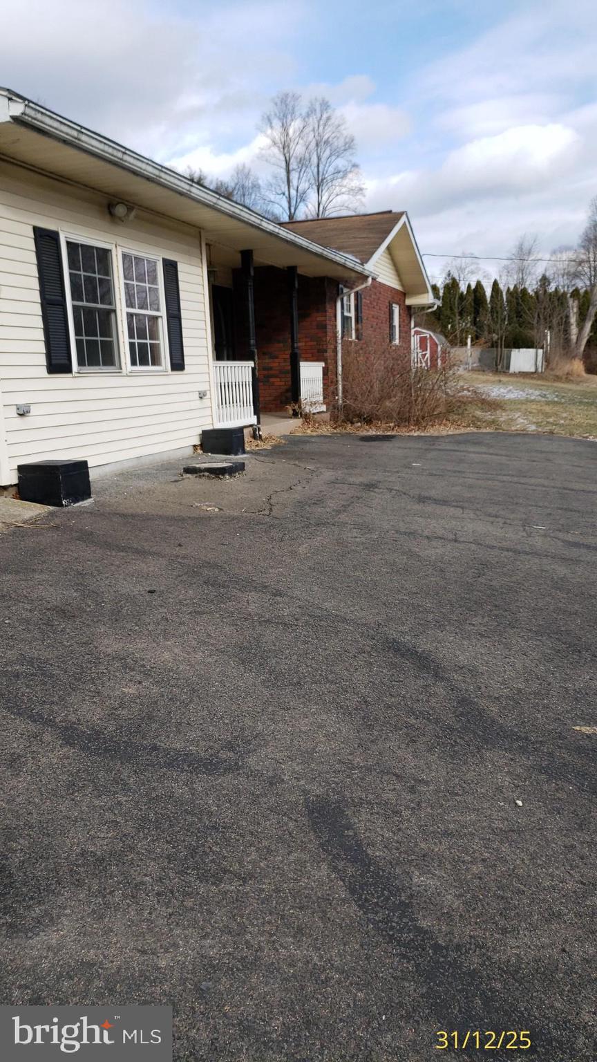 1899 Long Run Road Schuylkill Haven, PA 17972 - Photo 4 of 12 Side View