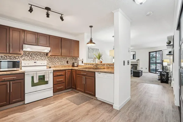 $215,000 | 7621 Edinborough Way, Unit 2201, Edina, MN 55435