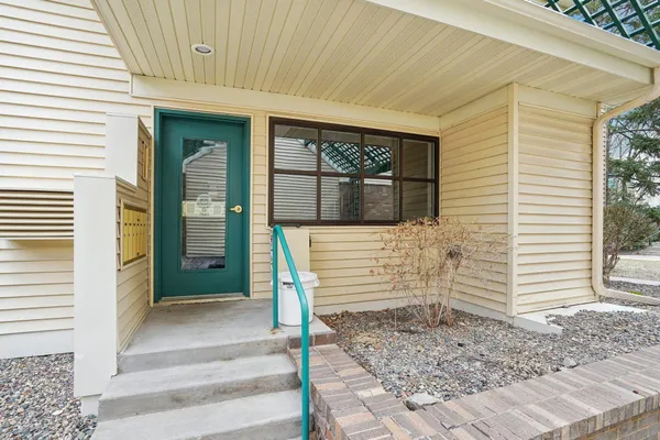 $215,000 | 7621 Edinborough Way, Unit 2201, Edina, MN 55435