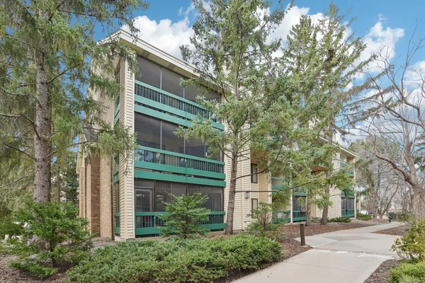 $215,000 | 7621 Edinborough Way, Unit 2201, Edina, MN 55435