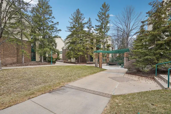 $215,000 | 7621 Edinborough Way, Unit 2201, Edina, MN 55435
