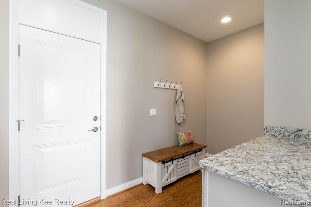 2715 Brook View Lane Troy, MI 48085 - Photo 16 of 41
