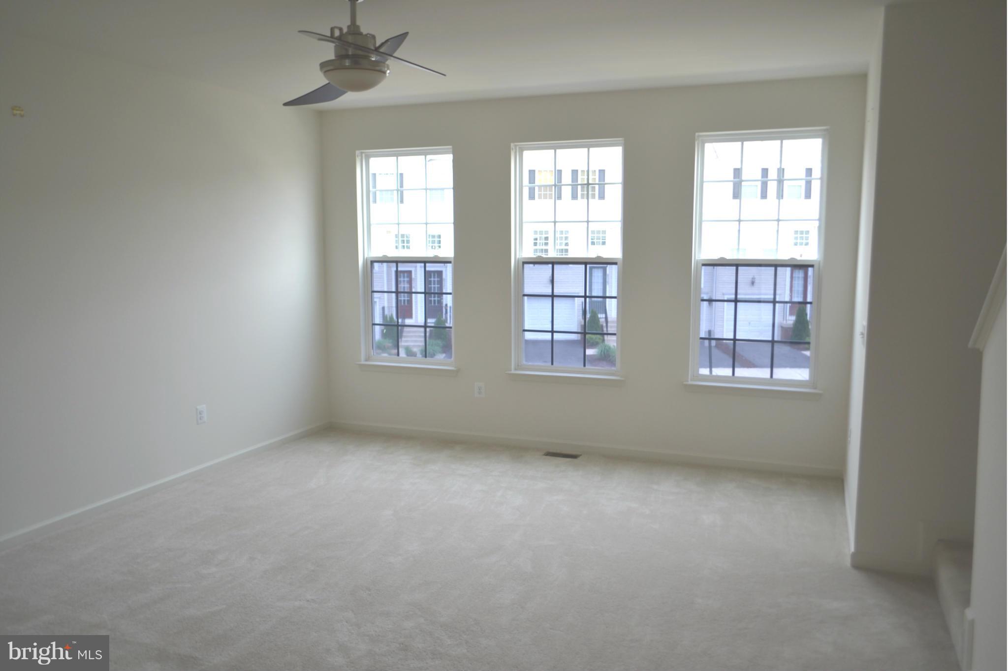 8324 Scotland Loop, Unit 30 Manassas, VA 20109 - Photo 9 of 19 Living Room