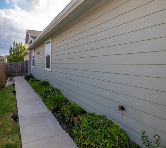 a view of a backyard with pathway