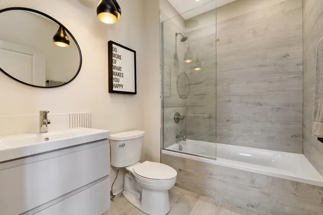 $2,200 | 6035 West North Avenue, Unit 1E, Oak Park, IL 60302