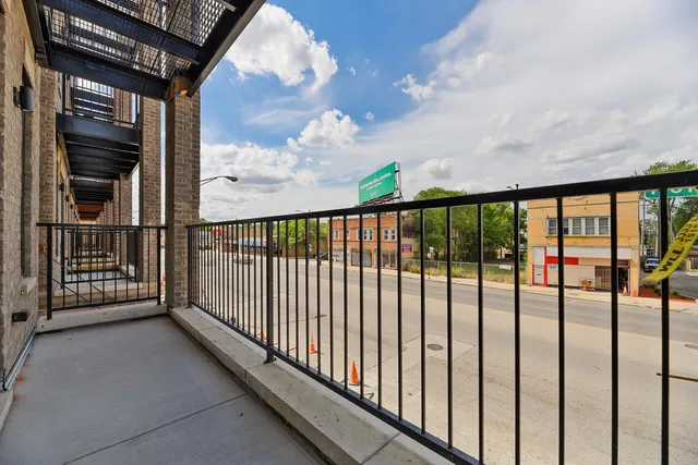 $2,200 | 6035 West North Avenue, Unit 1E, Oak Park, IL 60302