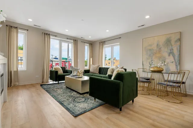 $2,200 | 6035 West North Avenue, Unit 1E, Oak Park, IL 60302