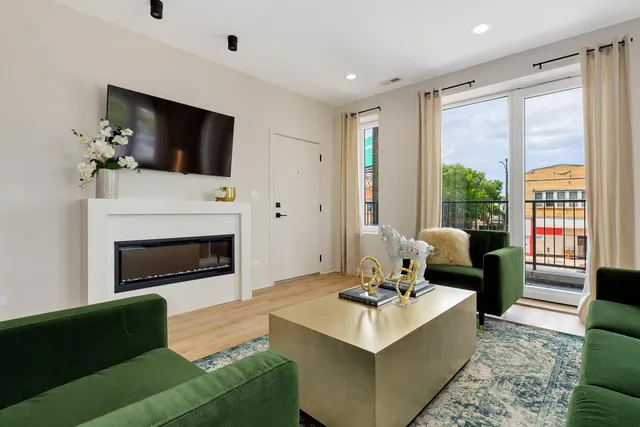 $2,200 | 6035 West North Avenue, Unit 1E, Oak Park, IL 60302