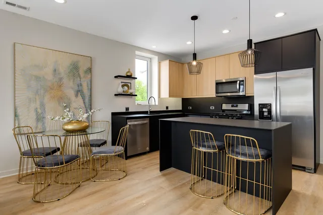 $2,200 | 6035 West North Avenue, Unit 1E, Oak Park, IL 60302